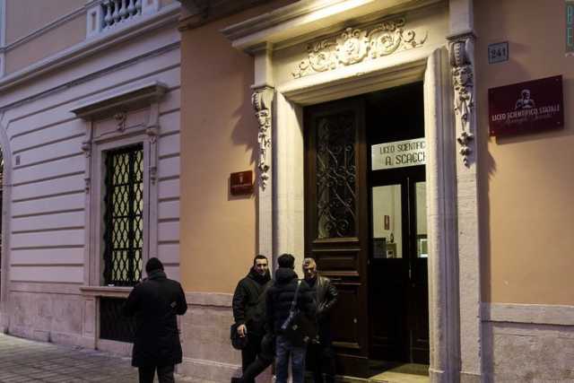 Covid in Puglia: stop alle lezioni in presenza per le ultime tre classi delle superiori